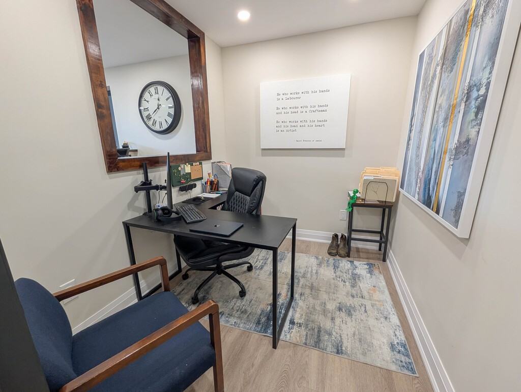 174 Eastchester Ave - Photo 5 of 20