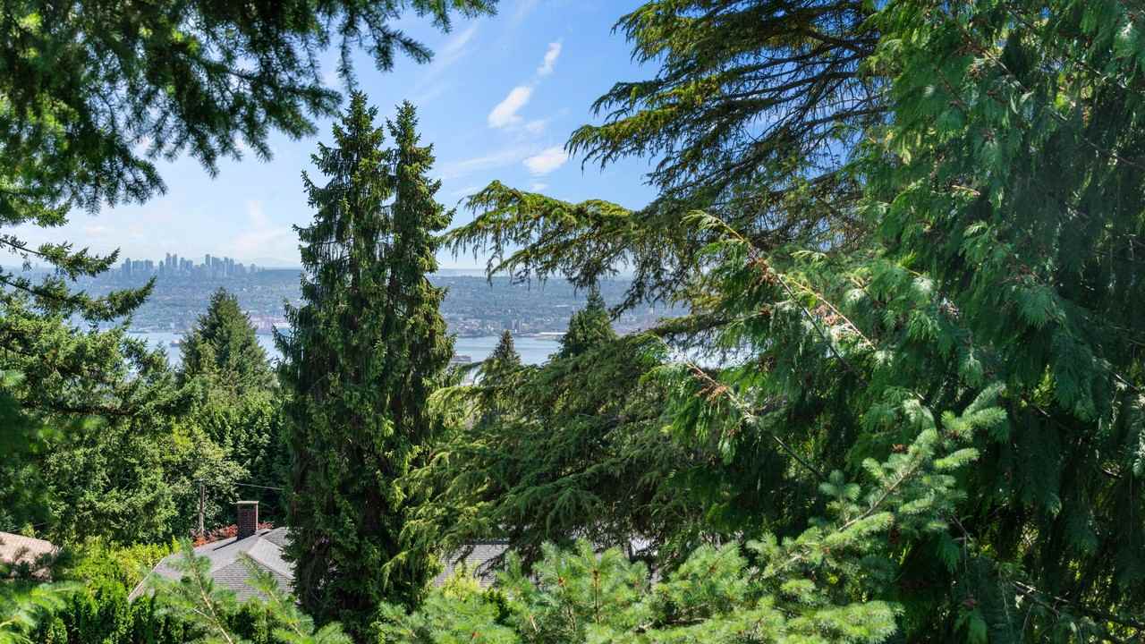 865 Andover Cres - Photo 5 of 50