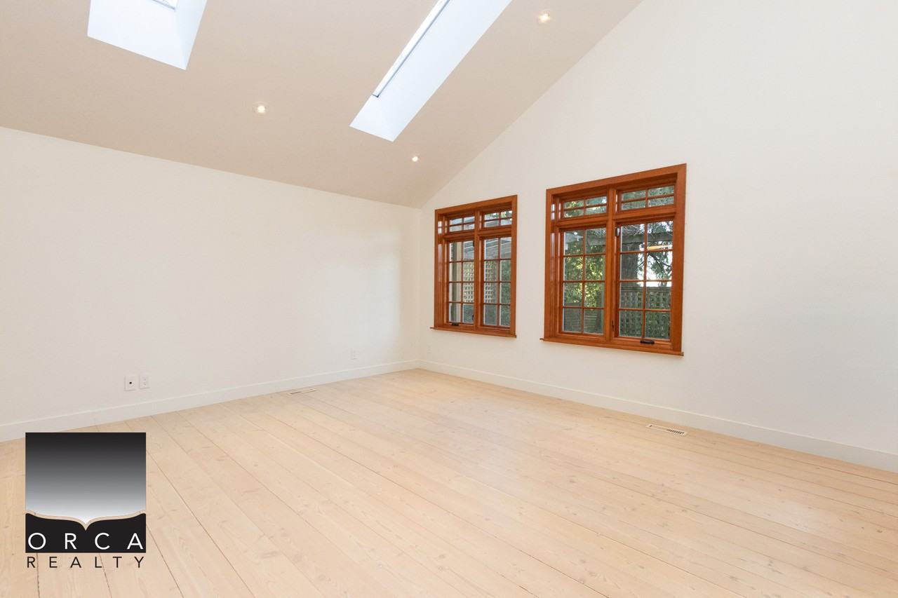 466 Brand St - Photo 3 of 30