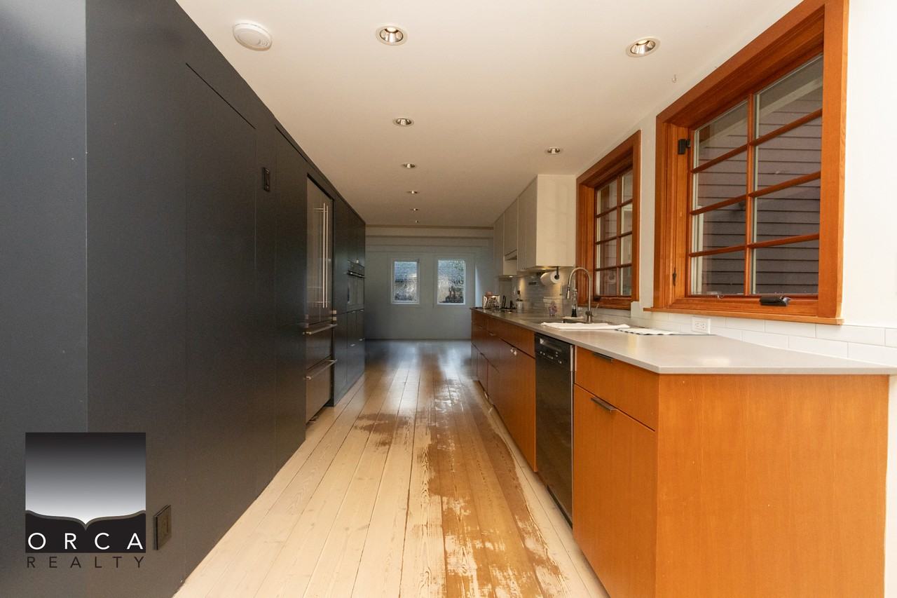 466 Brand St - Photo 4 of 30