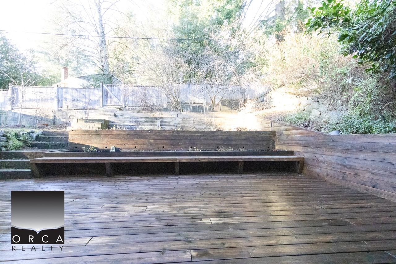 466 Brand St - Photo 5 of 30