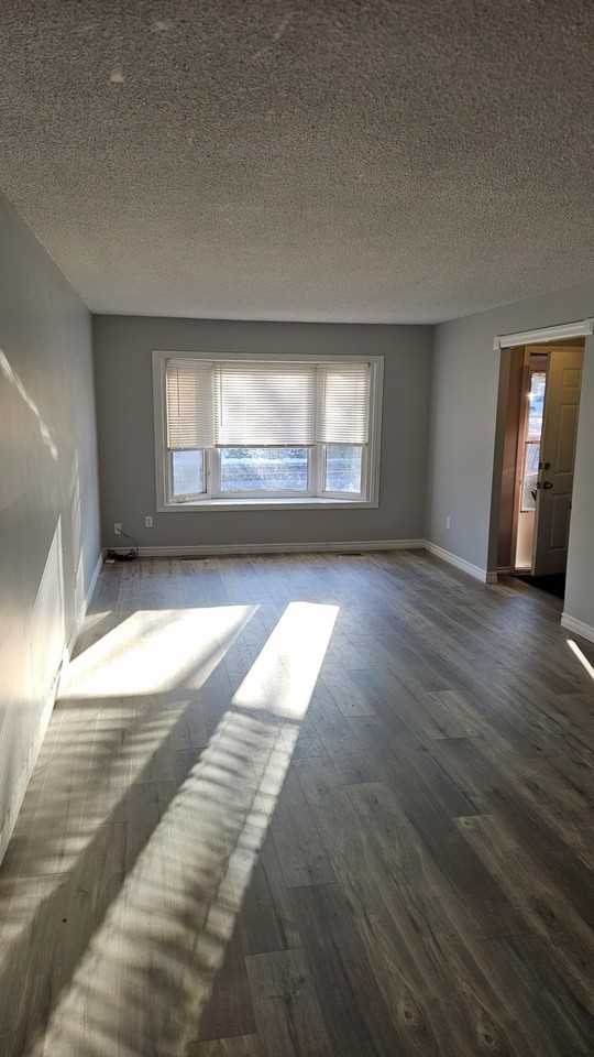 142 Guildwood Dr - Photo 2 of 11