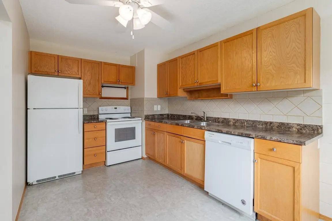 Parkland Townhomes - Photo 7 of 31