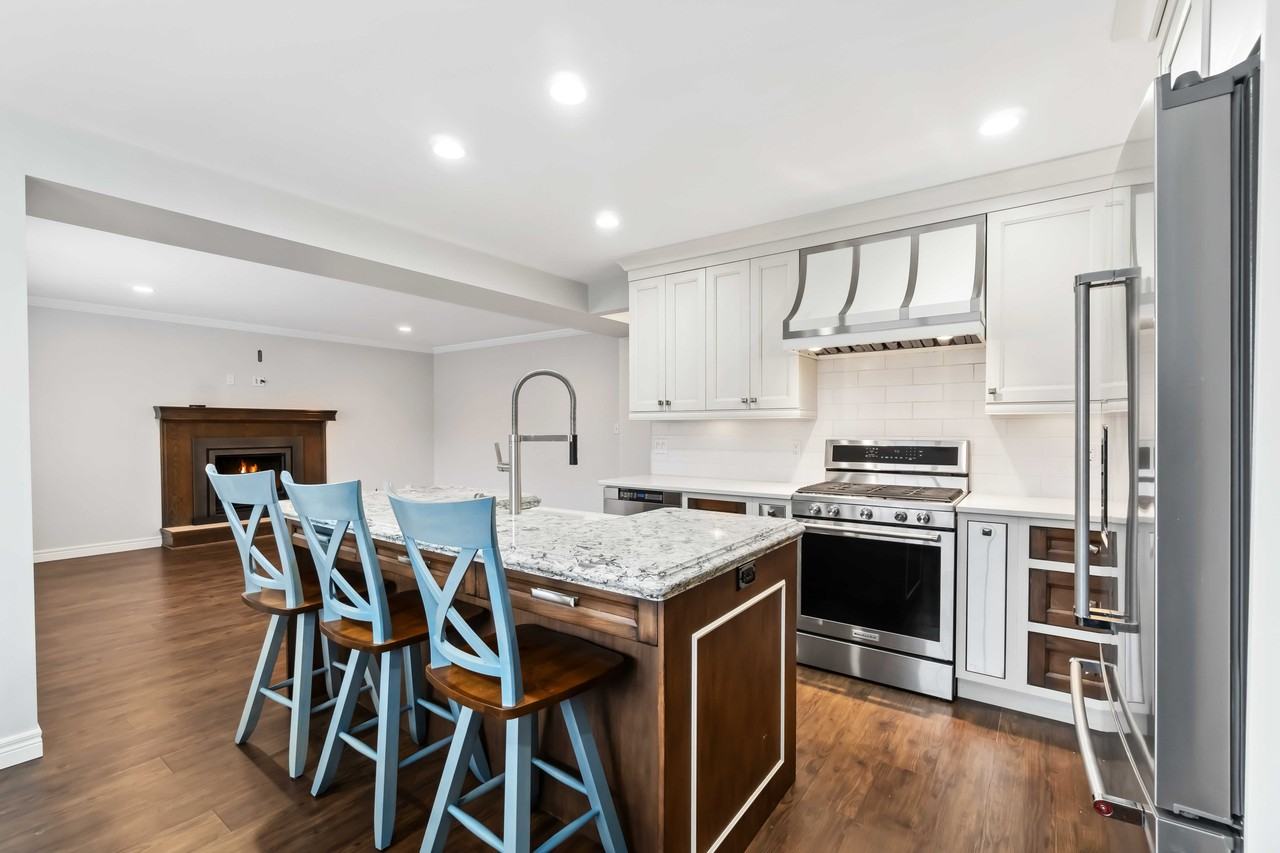 451 St Lawrence Crt - Photo 2 of 10