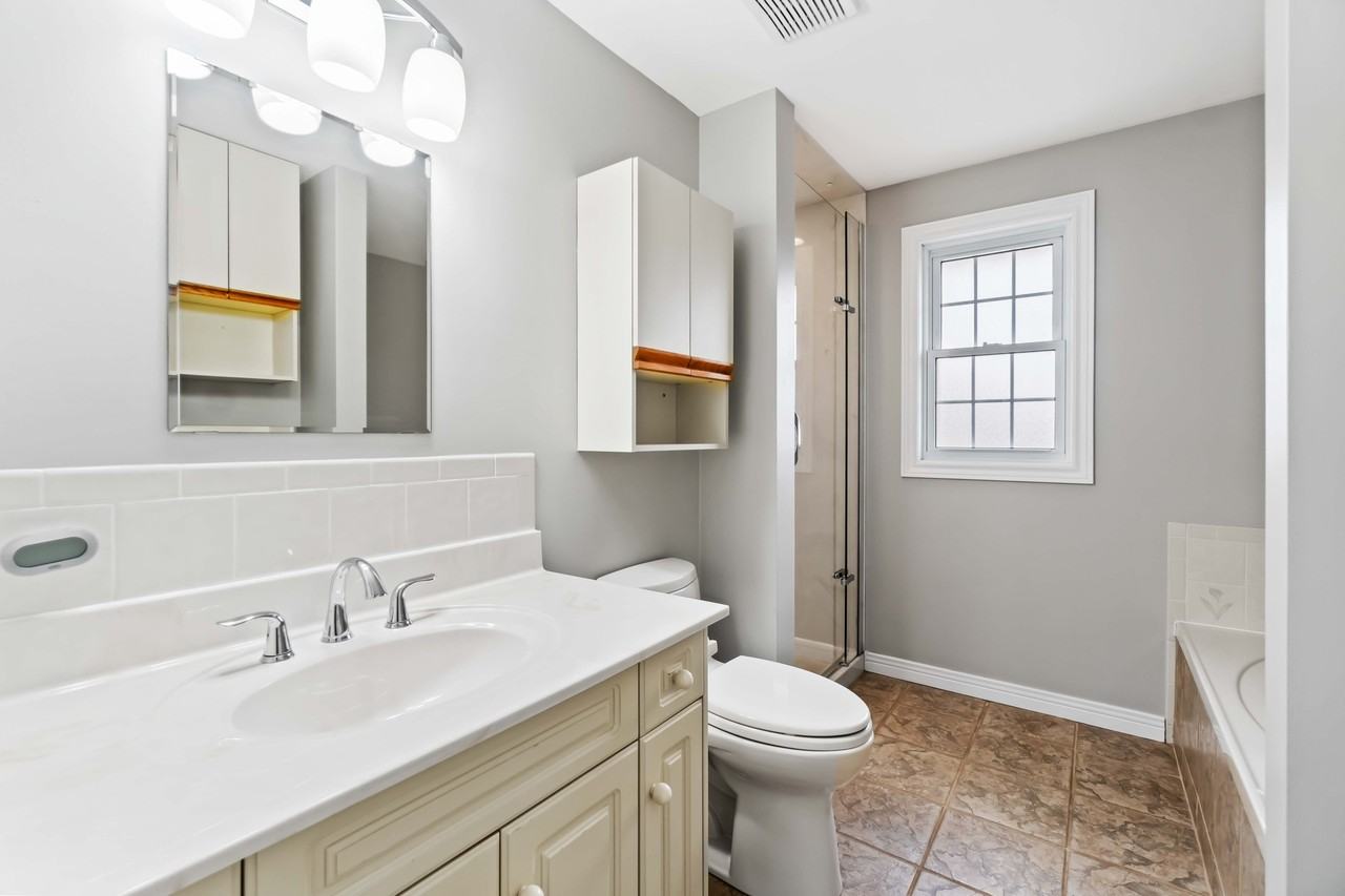 451 St Lawrence Crt - Photo 7 of 10