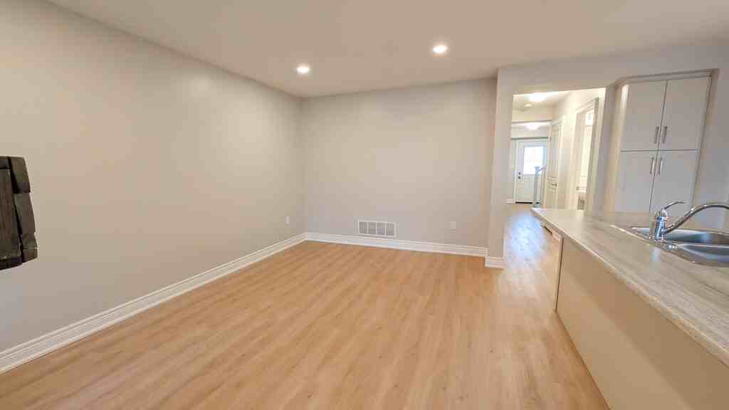 340 Prospect Point Road North - Photo 5 of 20