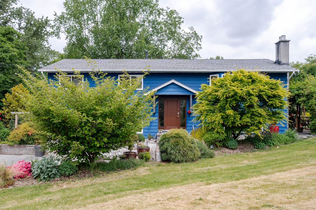 9756 Crown Cres - Photo 2 of 36