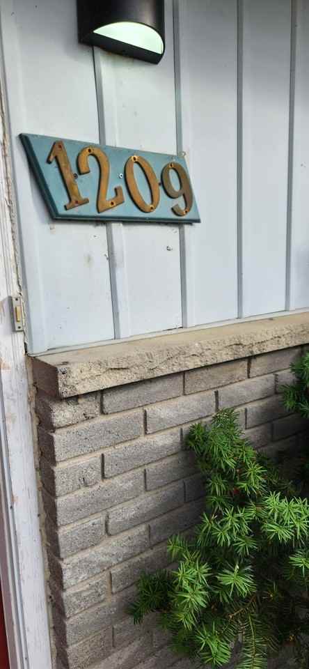 1209 Eleanor Ave - Photo 2 of 9