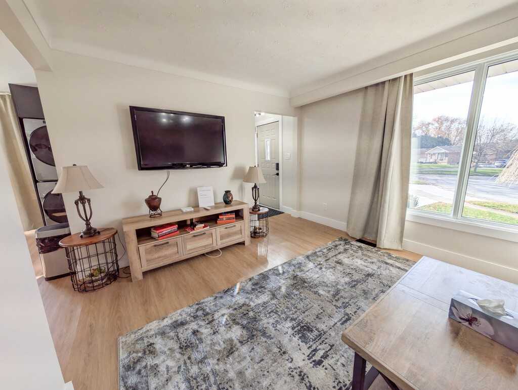 5700 Sunnylea Cres - Photo 3 of 19