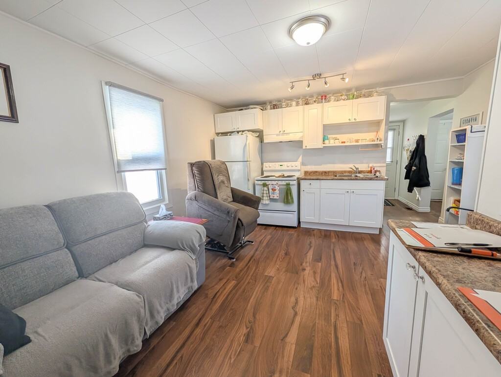 365 St George St - Photo 2 of 18