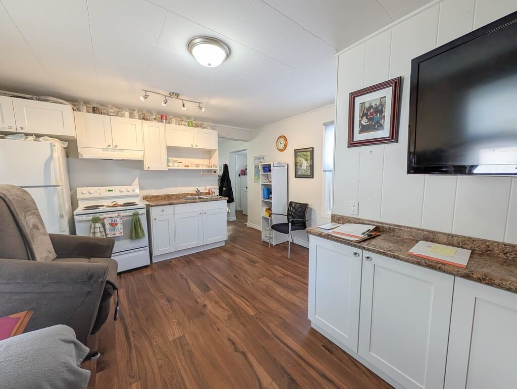 365 St George St - Photo 3 of 18