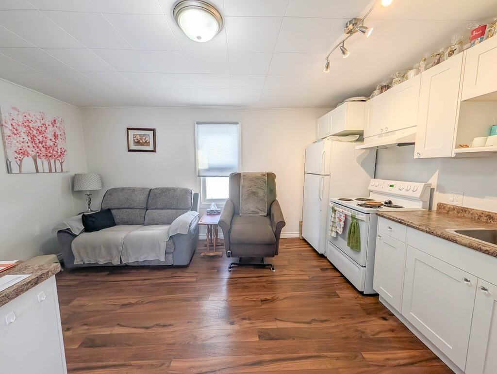 365 St George St - Photo 4 of 18