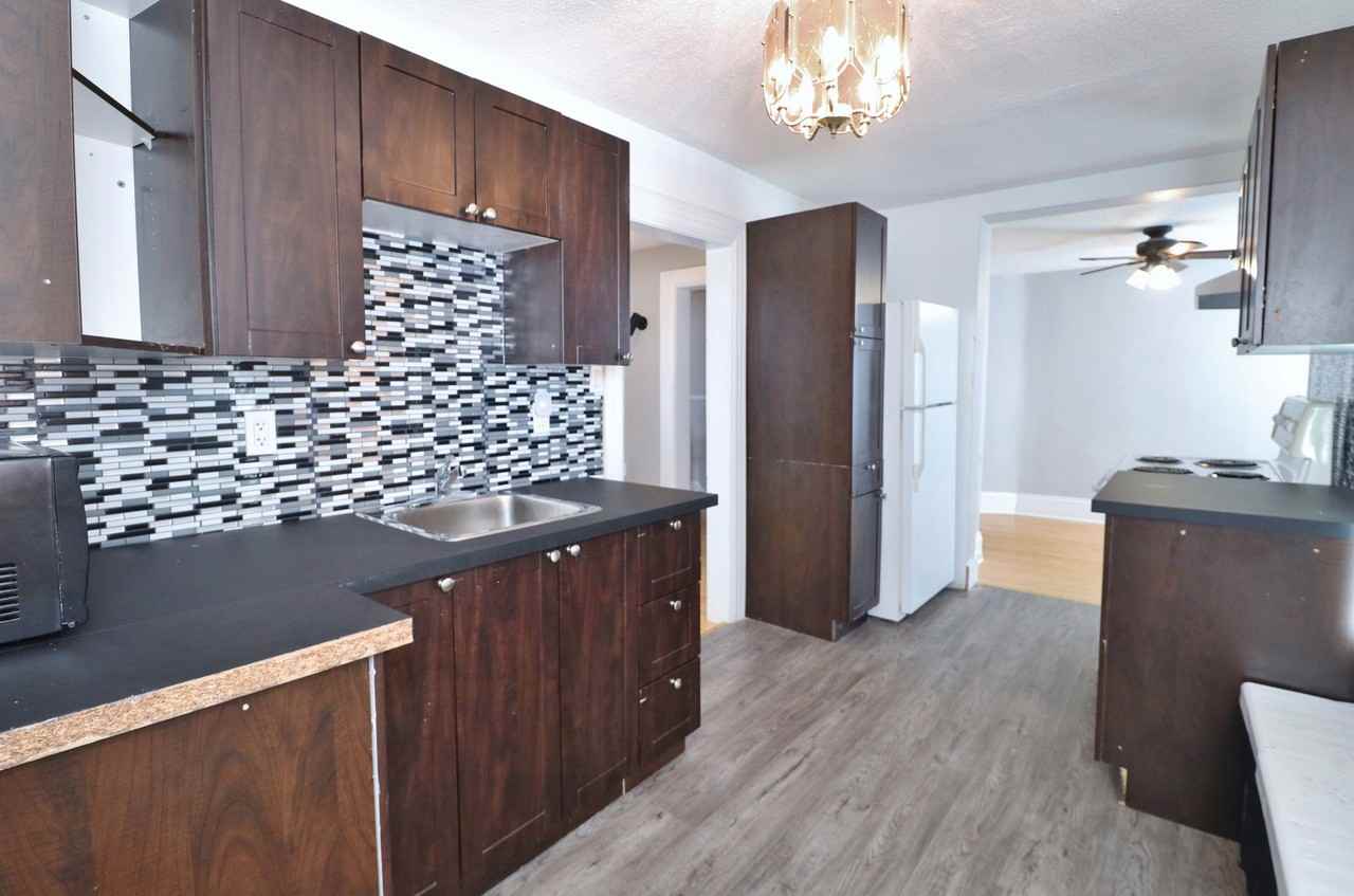 438 Parkdale Ave - Photo 7 of 25