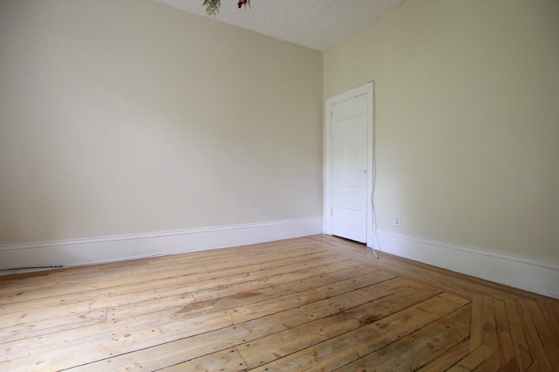 47 Heney St - Photo 4 of 10