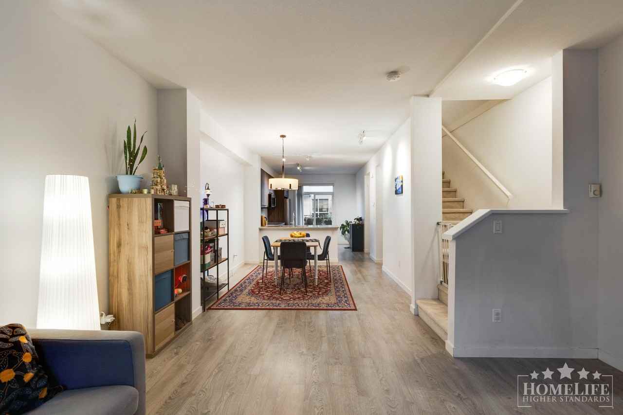 8355 164 St - Photo 3 of 21