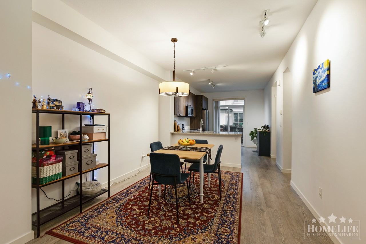 8355 164 St - Photo 4 of 21