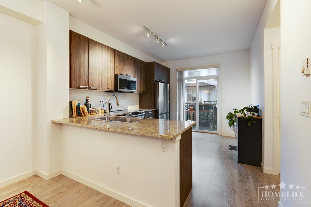 8355 164 St - Photo 5 of 21