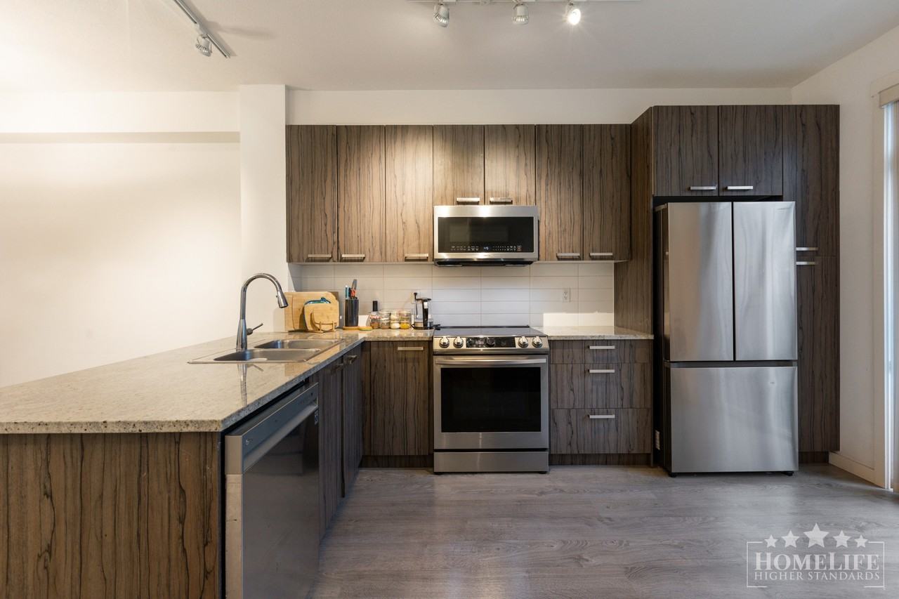 8355 164 St - Photo 7 of 21