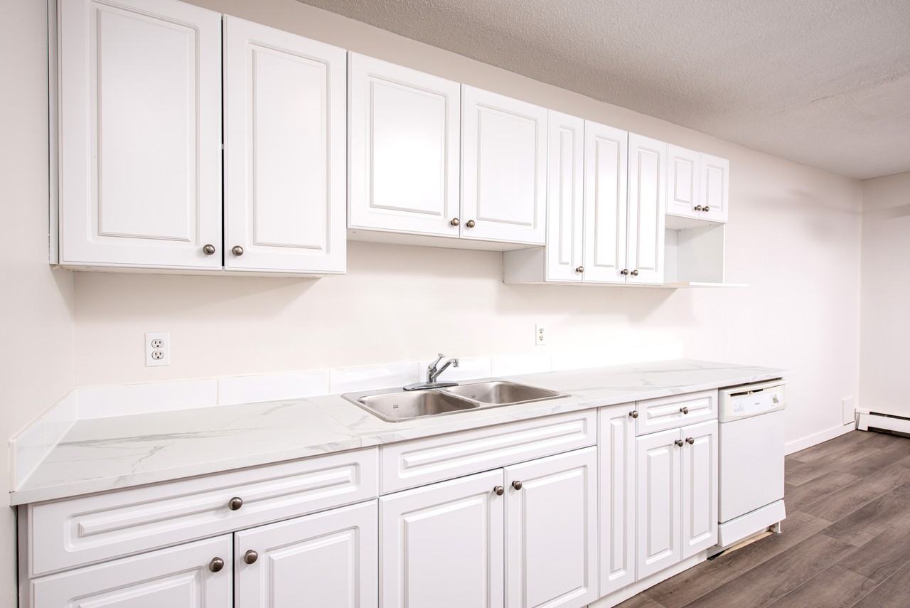 Pioneer Apartments - Photo 6 of 37
