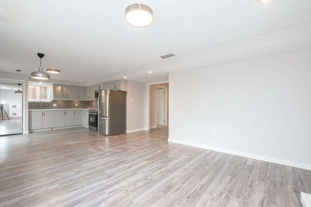 27 Rollins Dr - Photo 2 of 20