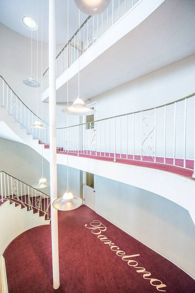 Barcelona Apartments - Photo 3 of 14