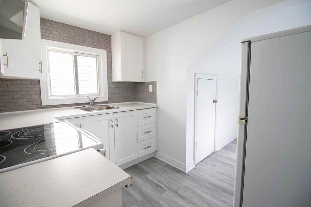 61 Queenston St - Photo 2 of 12