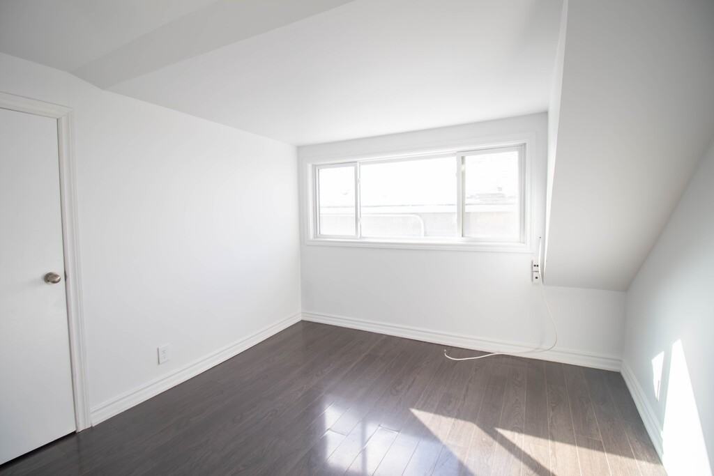 61 Queenston St - Photo 7 of 12