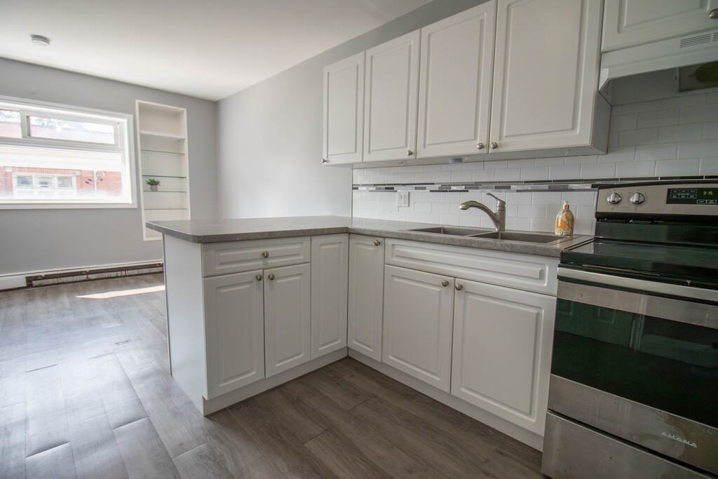 1 Ormond St N - Photo 2 of 11