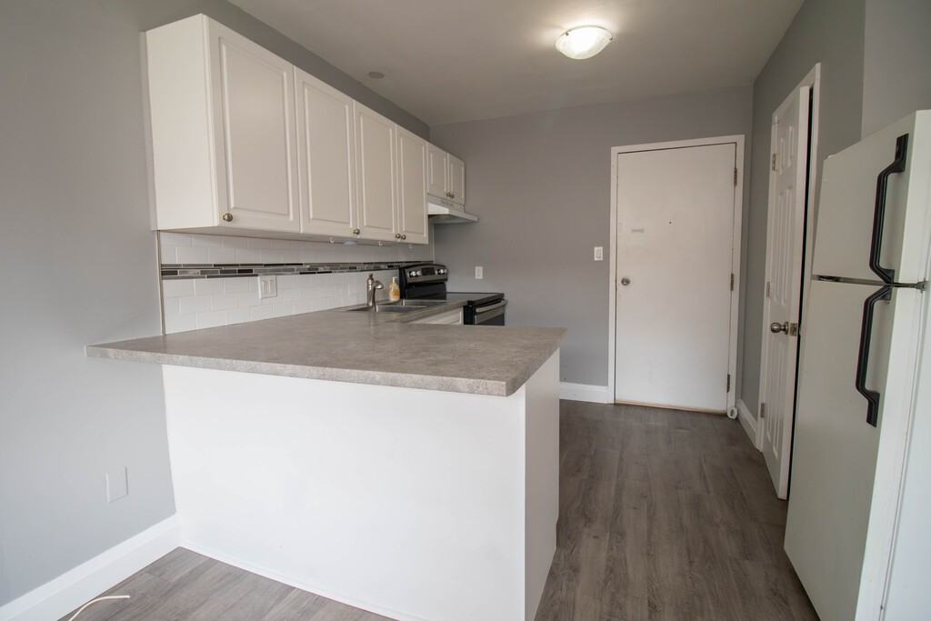 1 Ormond St N - Photo 3 of 11