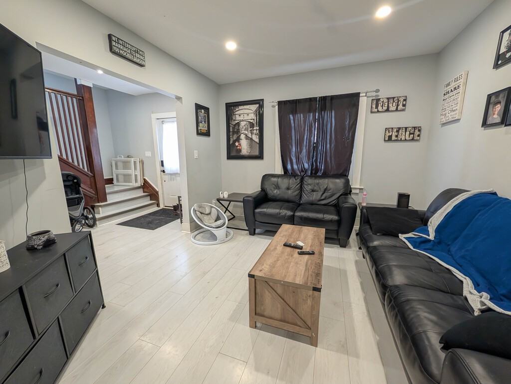 173 Lake St - Photo 2 of 20