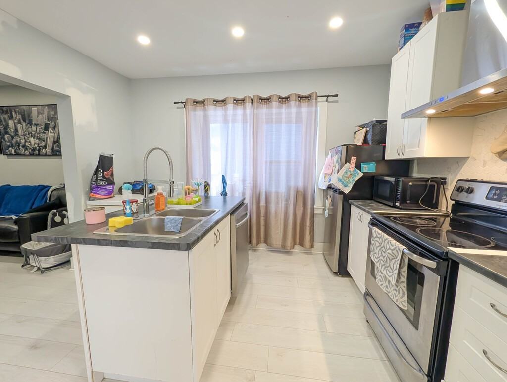 173 Lake St - Photo 5 of 20