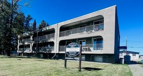 Evergreen Manor - Photo 3 of 18