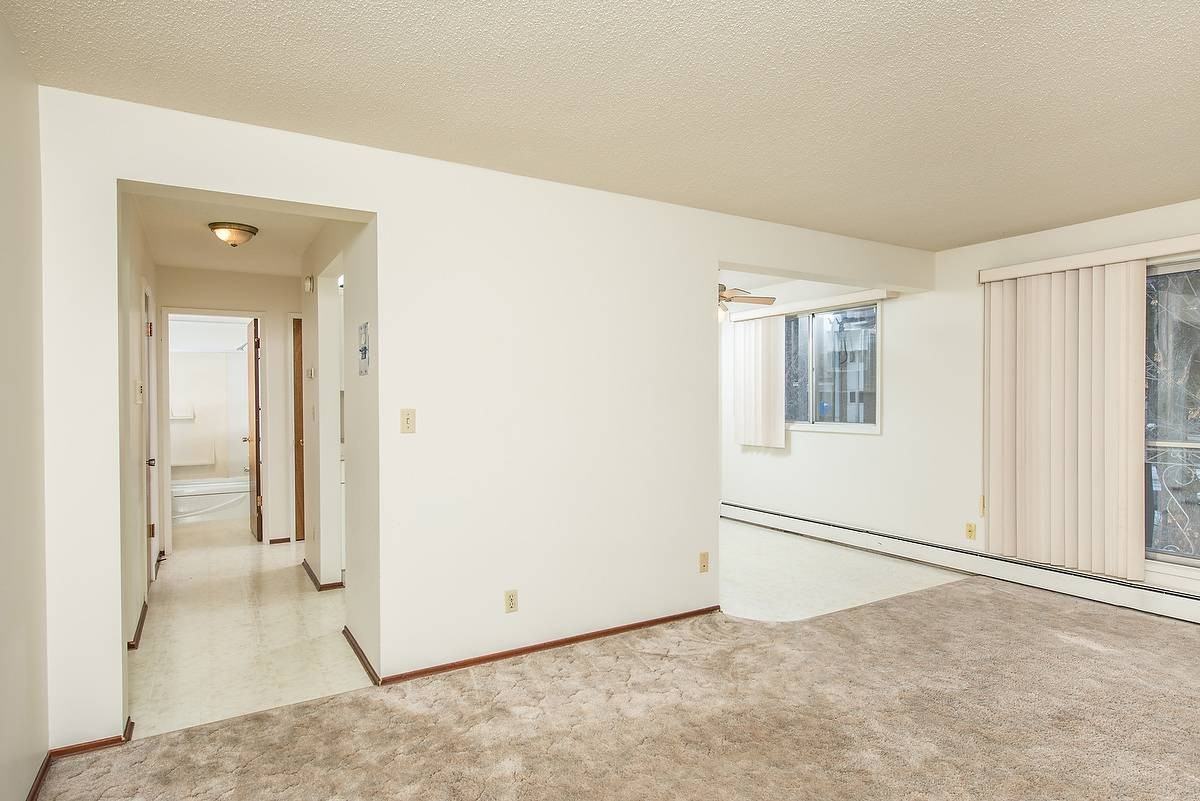 Lauren Manor - Photo 4 of 11