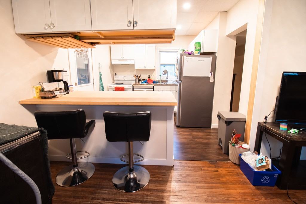 123 Lake St - Photo 3 of 13