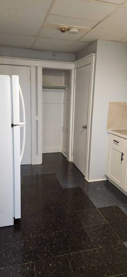 19 Westinghouse Ave Unit 2 - Photo 5 of 19