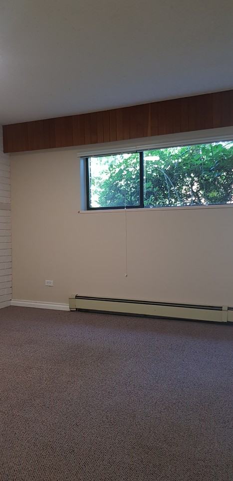 1370 Charter Hill Dr - Photo 2 of 8