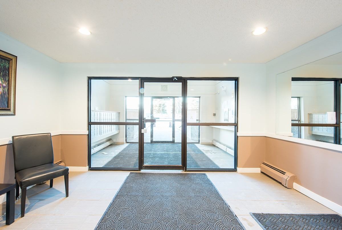 Castle Harbour - Photo 6 of 33