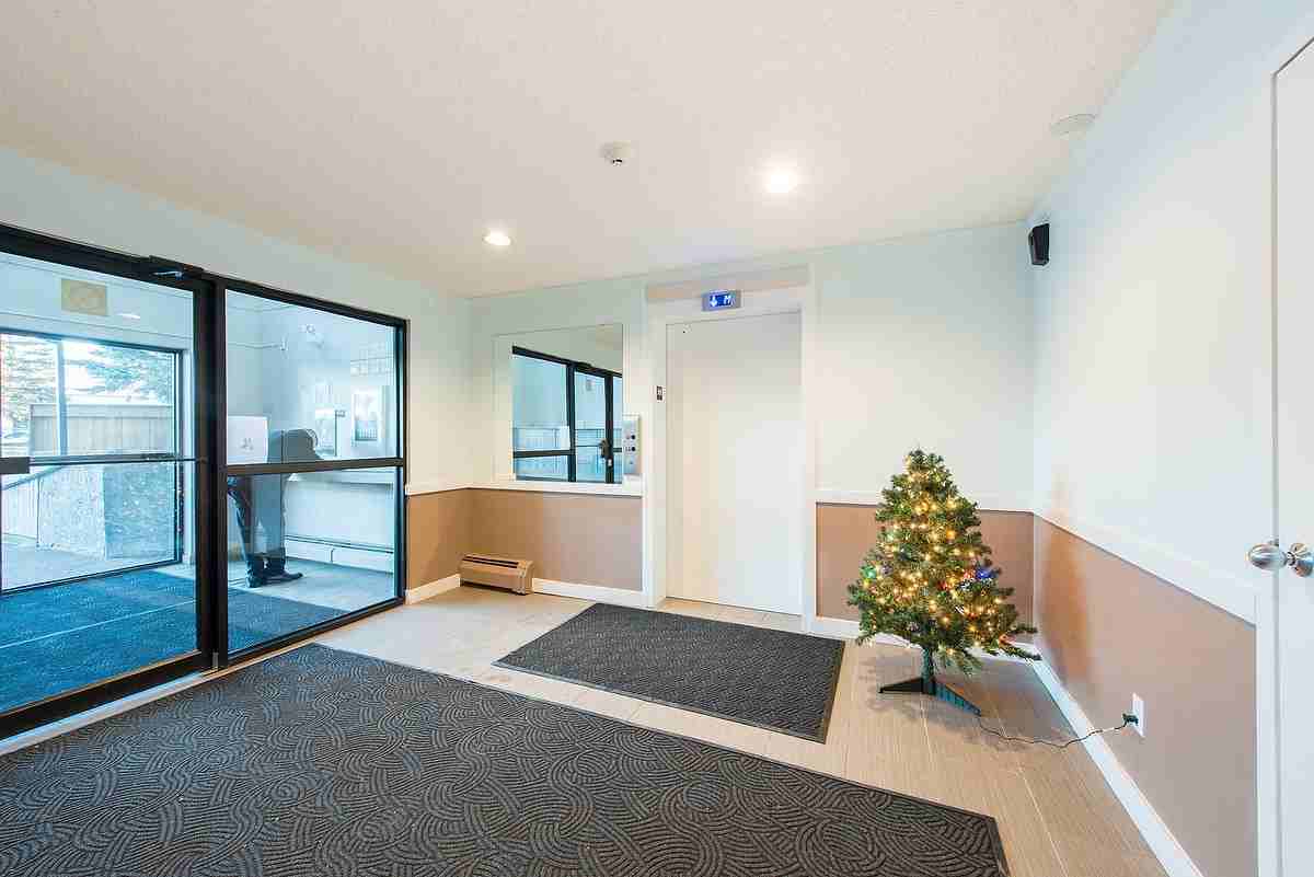 Castle Harbour - Photo 7 of 33