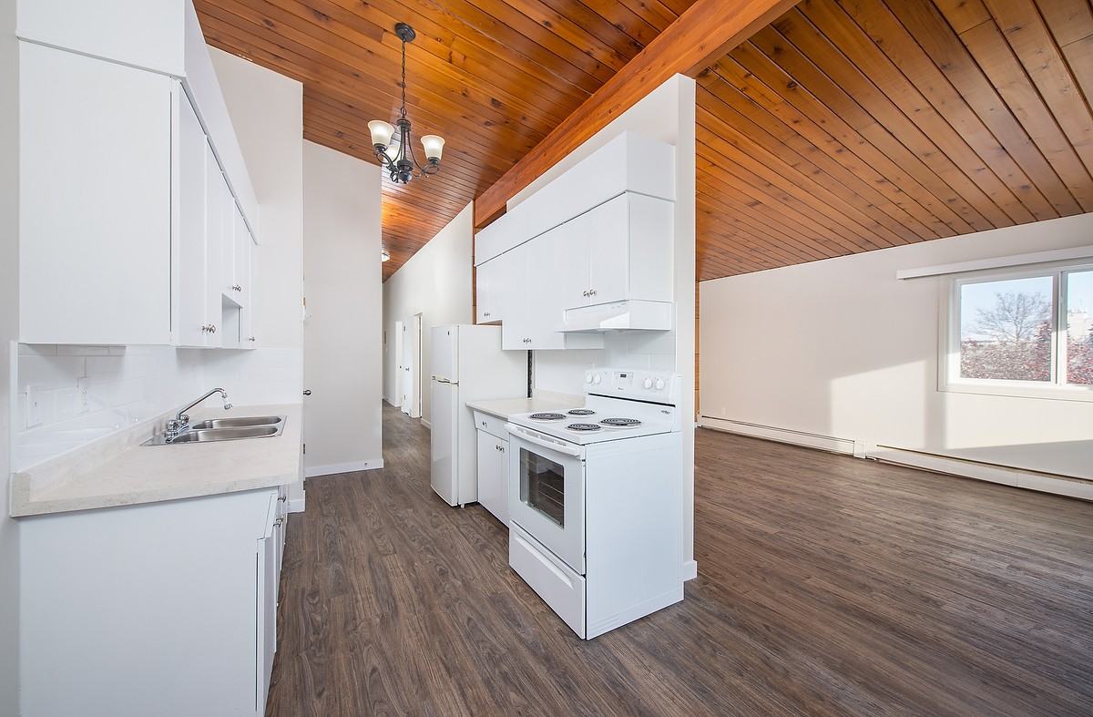 The Royal - Photo 3 of 46