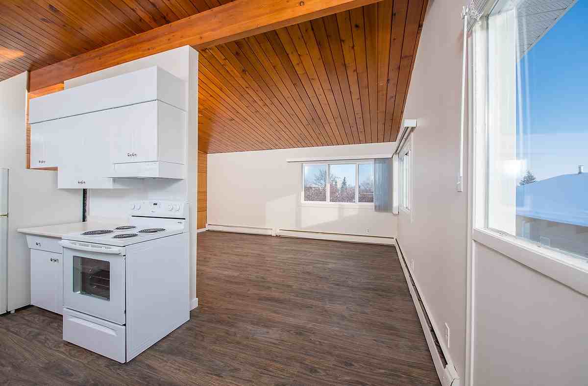 The Royal - Photo 5 of 46