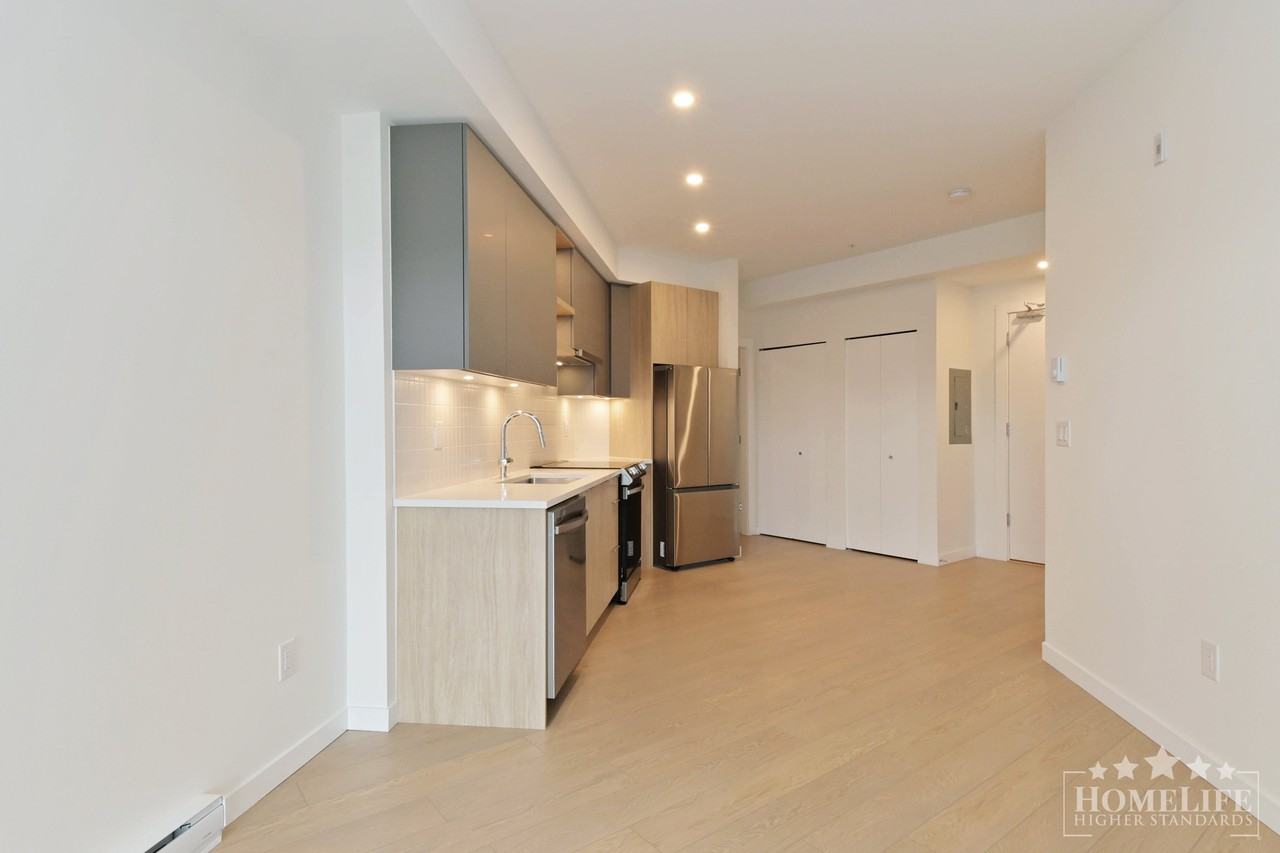 20695 Eastleigh Cres - Photo 3 of 21