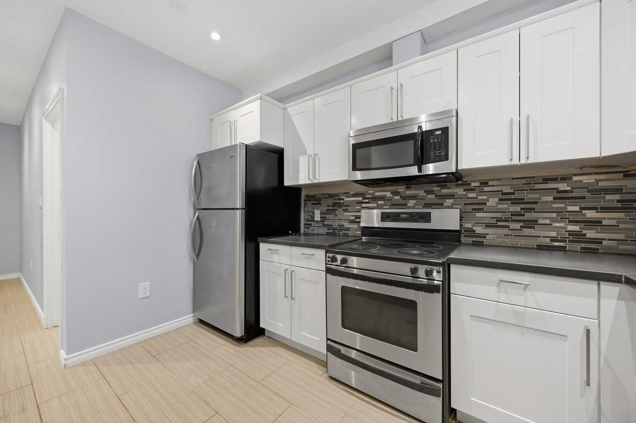 472 Princeton Avenueunit 2basement - Photo 2 of 36