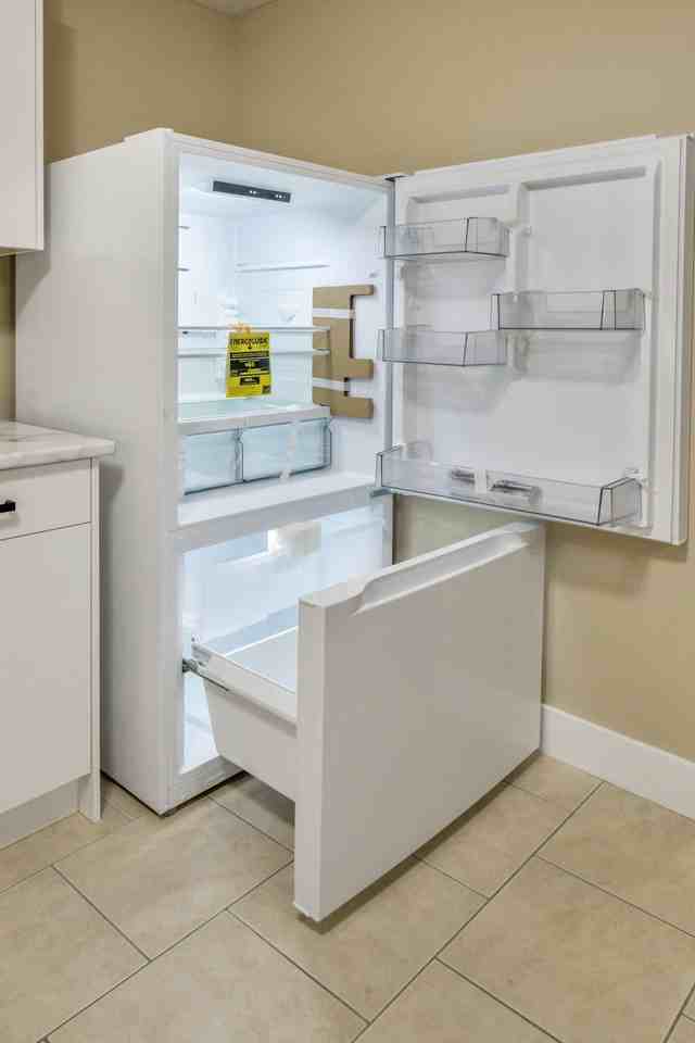 19593 72 Ave - Photo 7 of 15