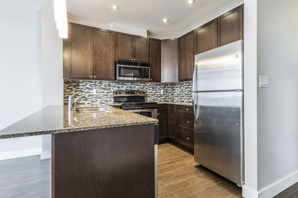 188 King St S - Photo 4 of 28