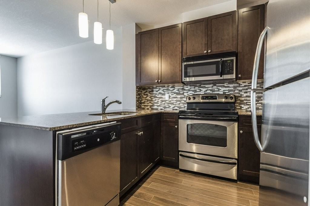 188 King St S - Photo 5 of 28