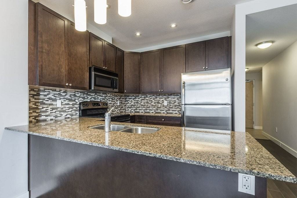 188 King St S - Photo 6 of 28