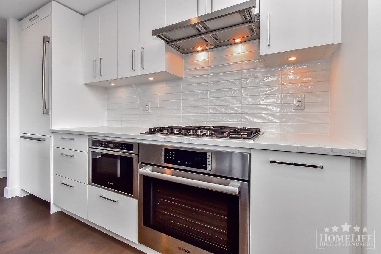 1588 Johnston Rd - Photo 4 of 16