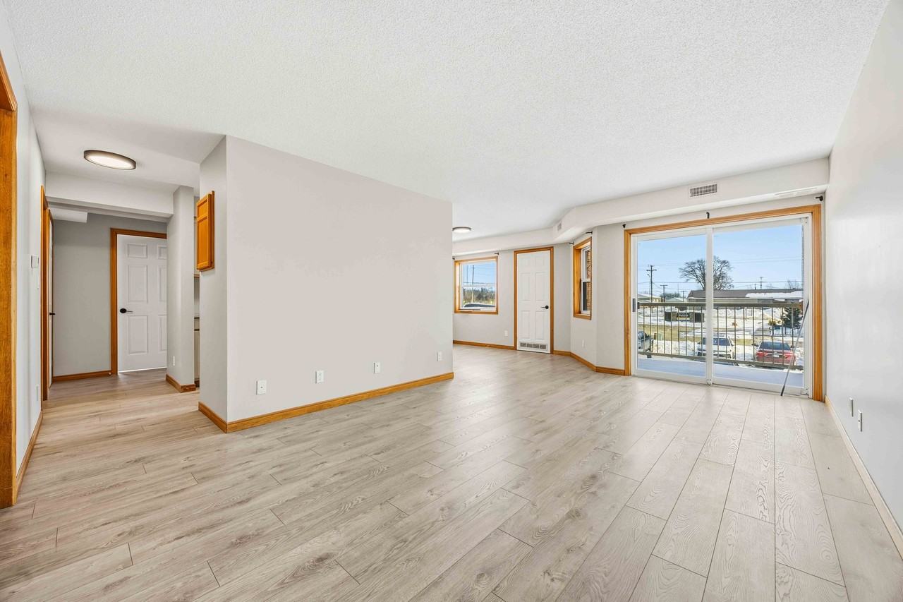 548 Front St - Photo 7 of 22