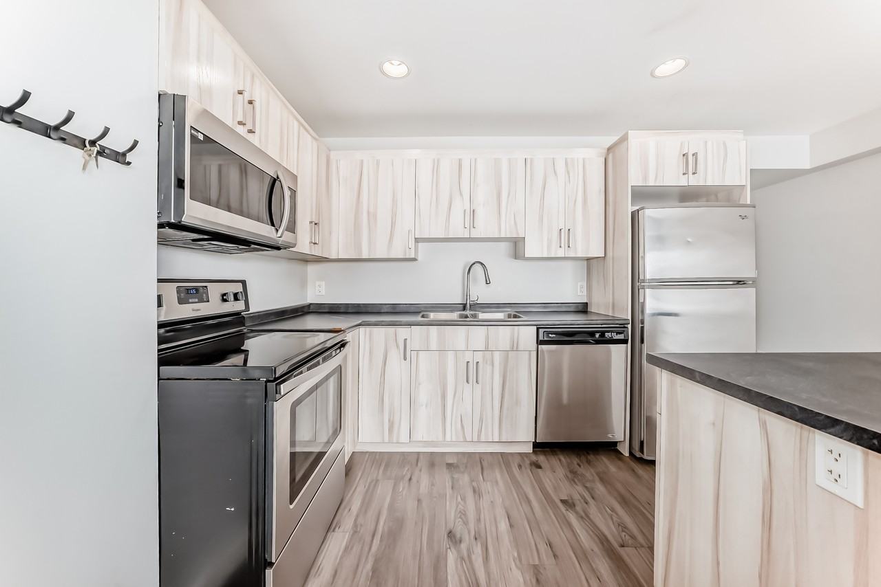 1530 Logan Ave - Photo 2 of 13