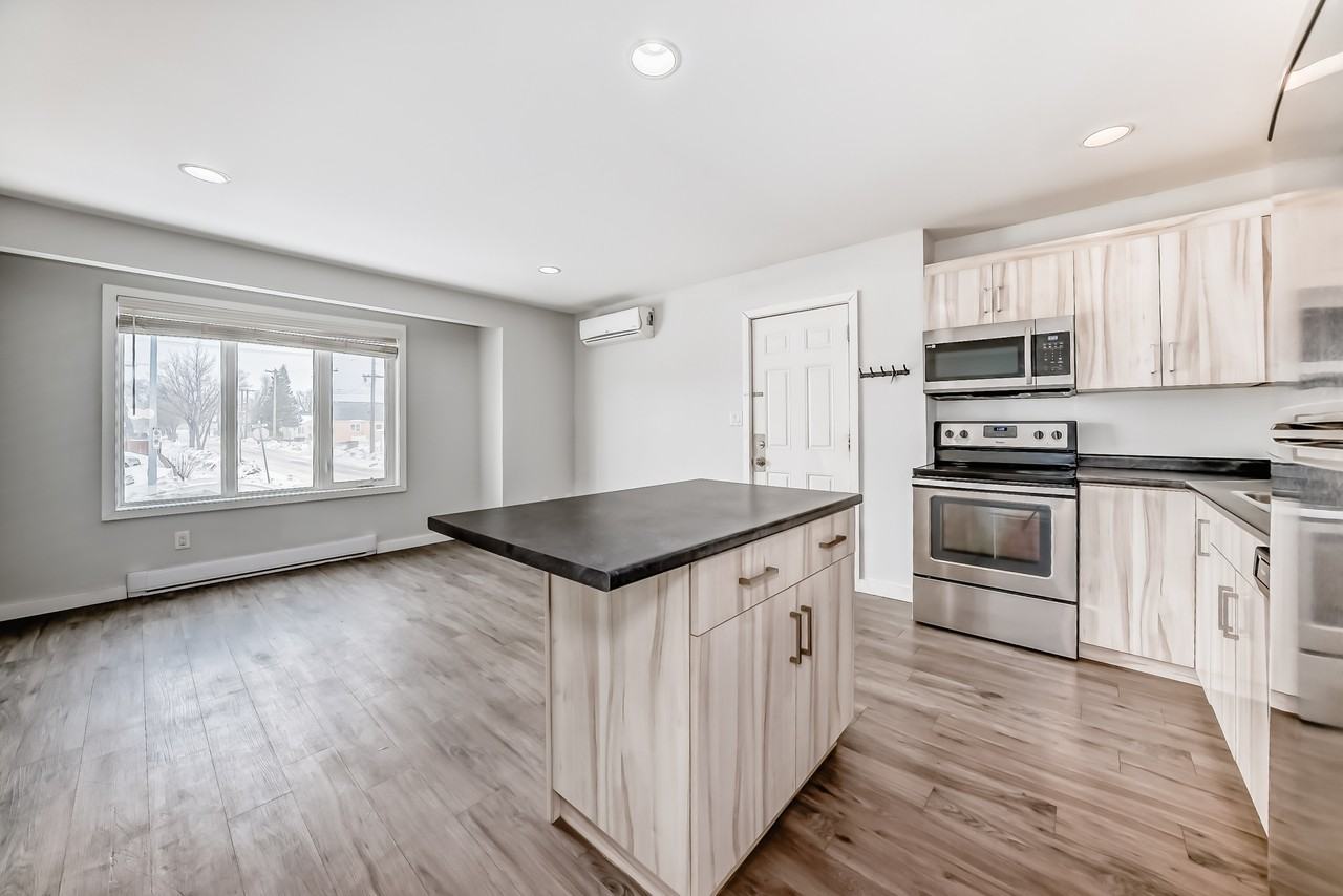1530 Logan Ave - Photo 3 of 13